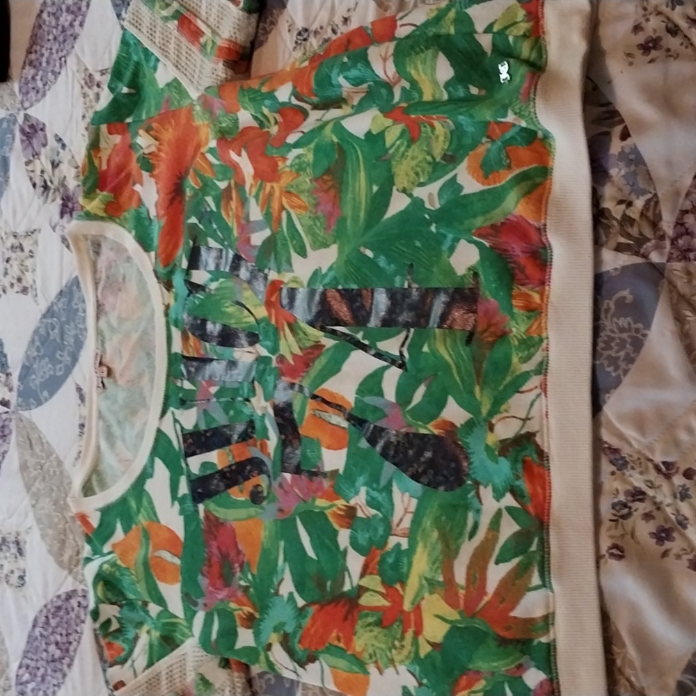 Juicy Coutour short sleeve floral sweat shirt. Size large
